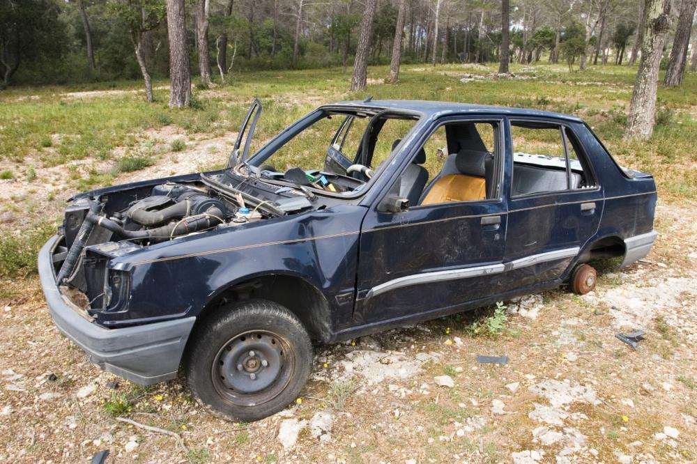 Voiture épave